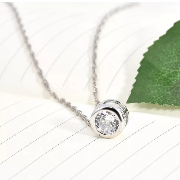 Round Crystal Rhinestone Silver Pendant Necklace - Picture 4 of 5